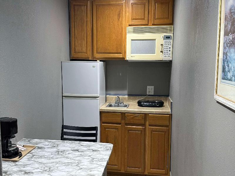 Americas Best Value Inn&Suites-Groves/Port Arthur image