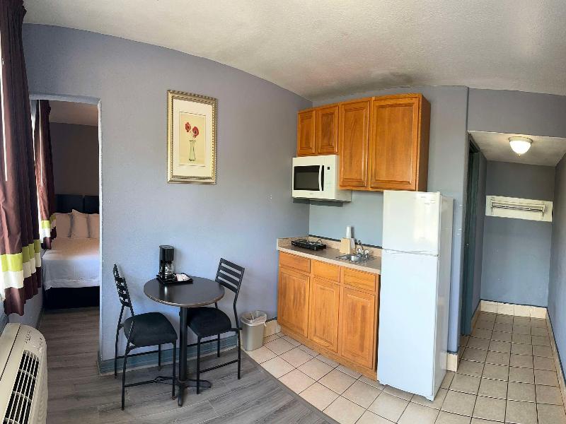 Americas Best Value Inn&Suites-Groves/Port Arthur image