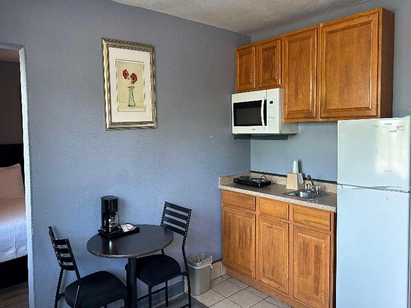 Americas Best Value Inn&Suites-Groves/Port Arthur image
