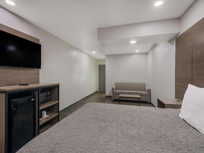 AmericasBestValueInnSuites Lake Charles I210 Exit5 image