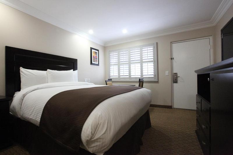 Americas Best Value Inn Riverside image