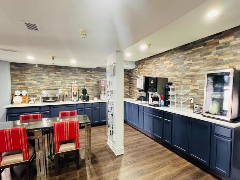 AmericInn by Wyndham Rawlins — restaurant