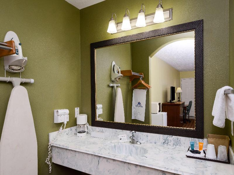 Americas Best Value Inn SuitesWaller Prairie View image