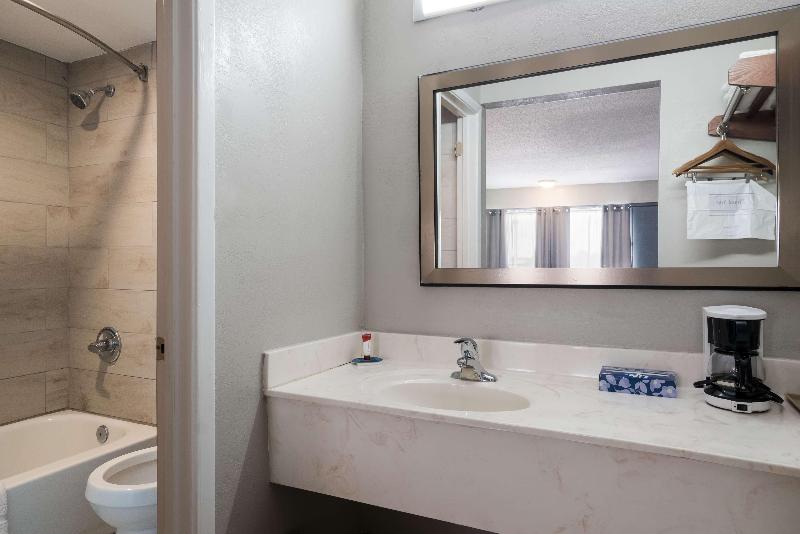Americas Best Value Inn Blytheville image