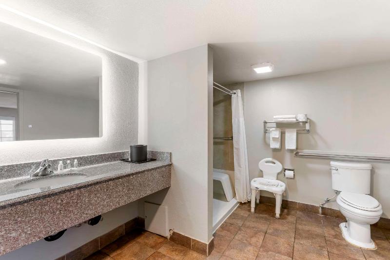 Quality Inn Show Low image