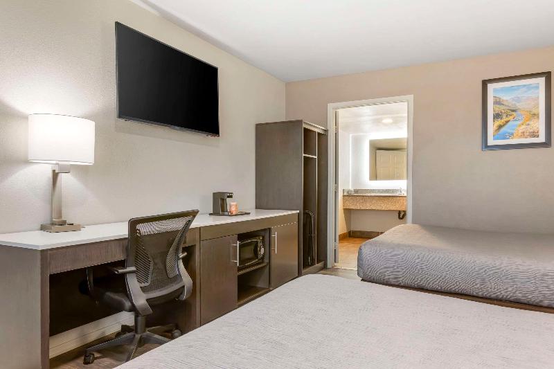 Quality Inn Show Low image