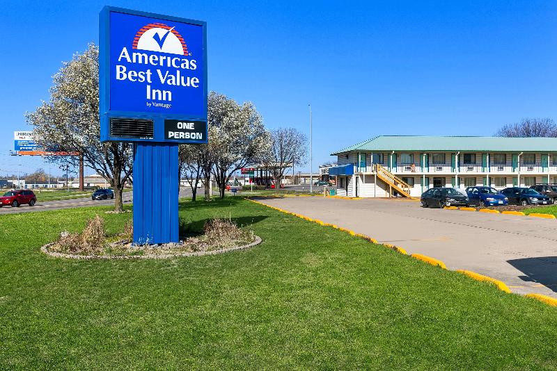 Americas Best Value Inn Lincoln image