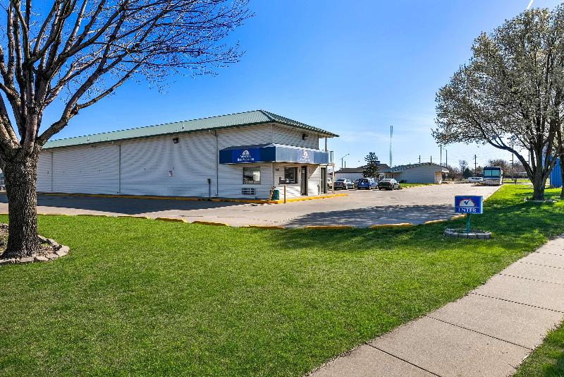 Americas Best Value Inn Lincoln image