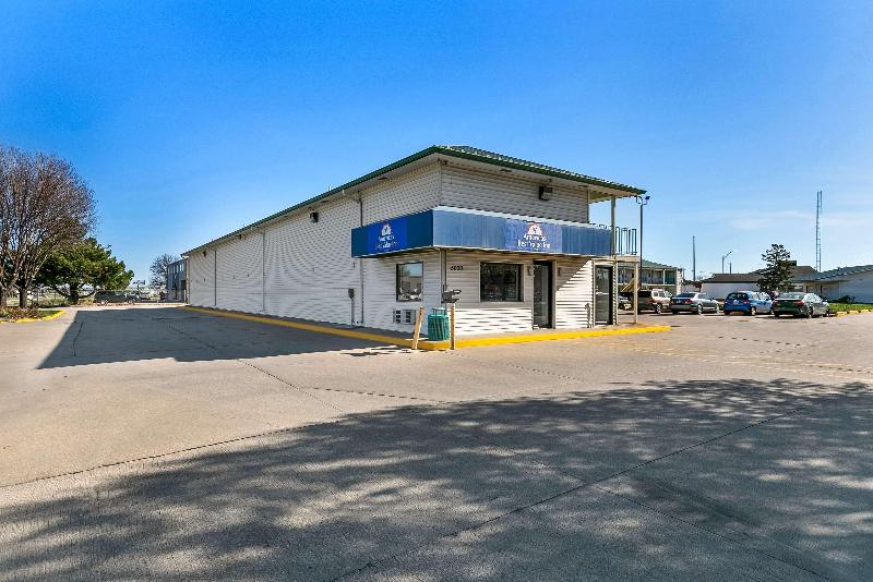 Americas Best Value Inn Lincoln image