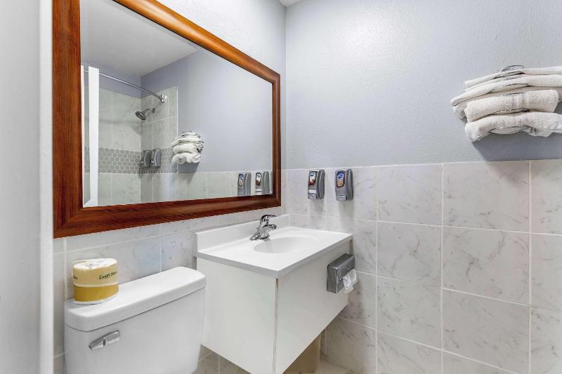 Americas Best Value Inn Belleville image