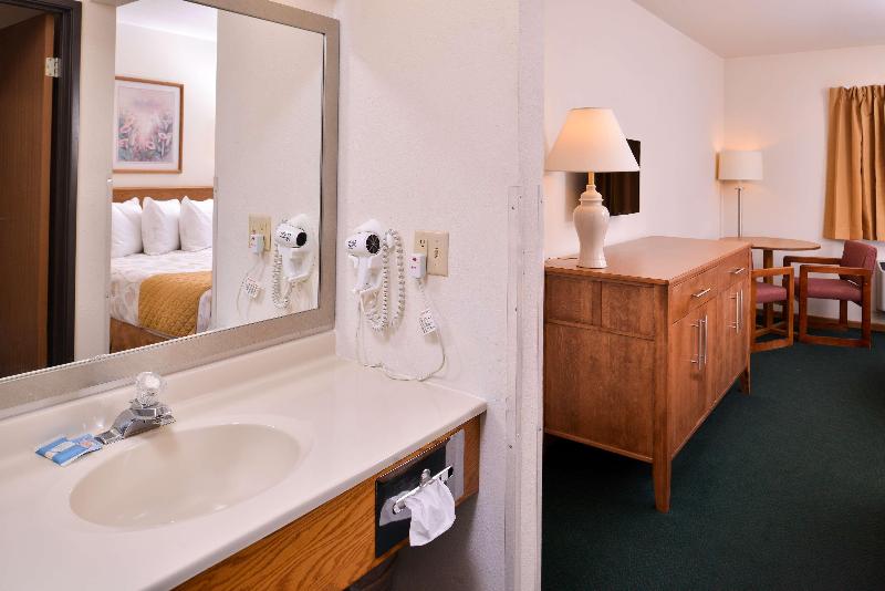Americas Best Value Inn Missouri Valley image