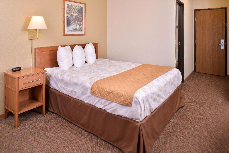 Americas Best Value Inn Missouri Valley image 2