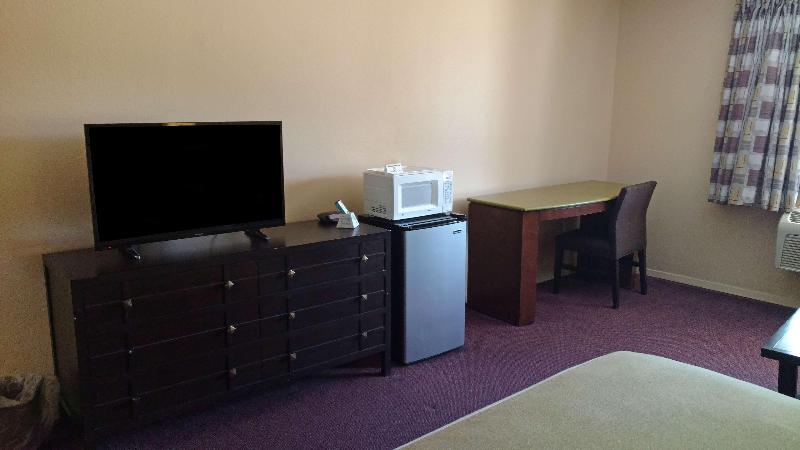 Americas Best Value Inn Webster City image 4