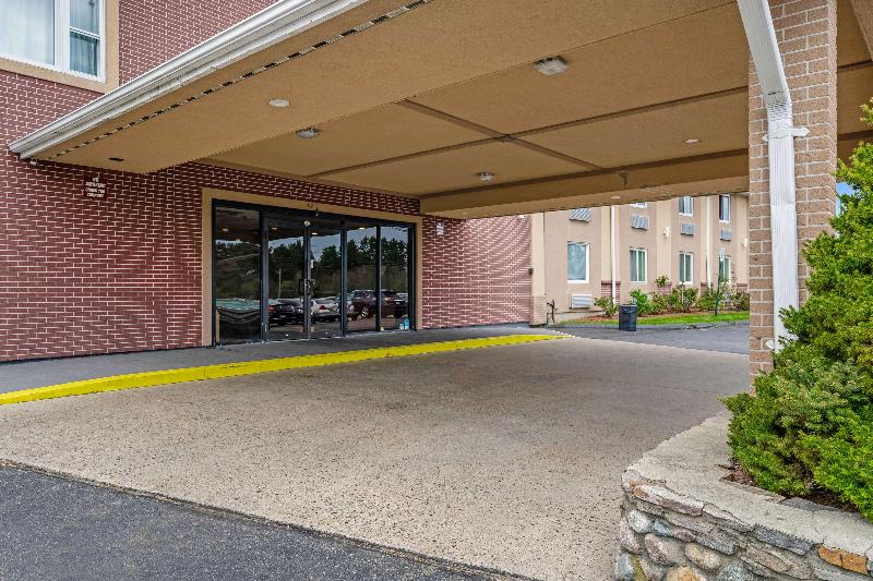 Americas Best Value Inn Foxboro image