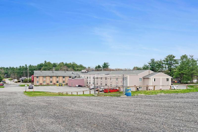 Americas Best Value Inn Foxboro image