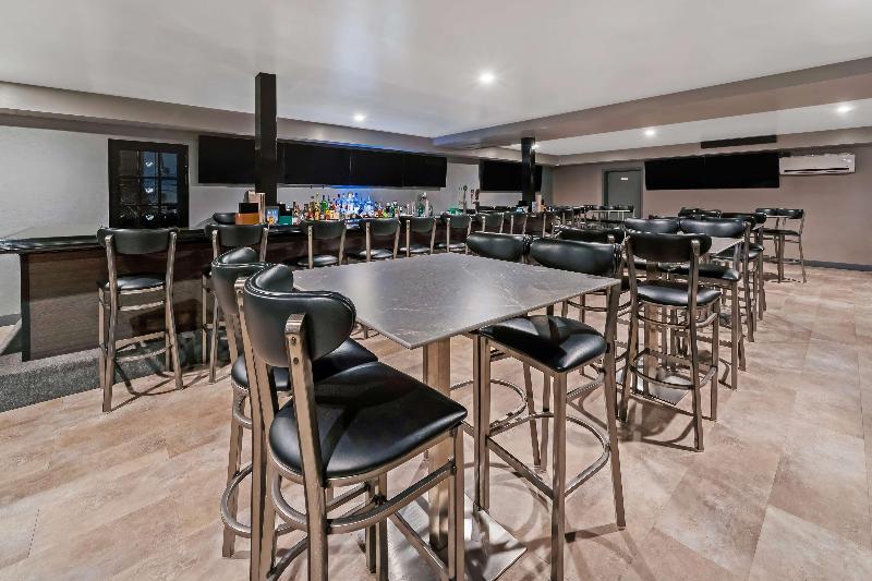 Americas Best Value Inn Foxboro image