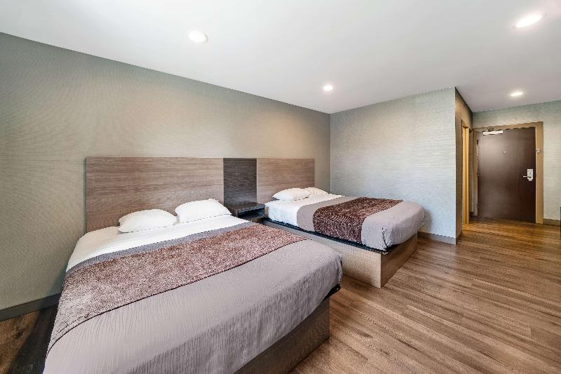 Americas Best Value Inn Foxboro image