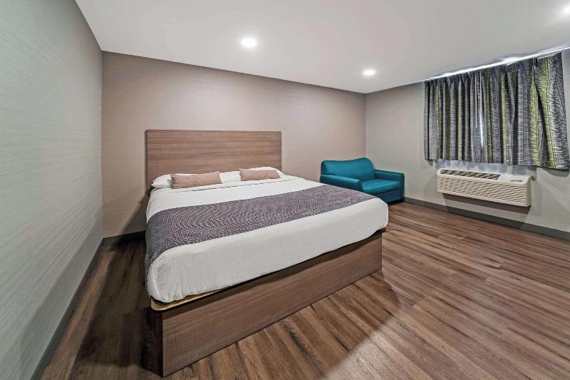 Americas Best Value Inn Foxboro image