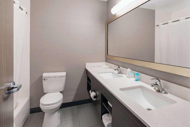 Americas Best Value Inn Foxboro image
