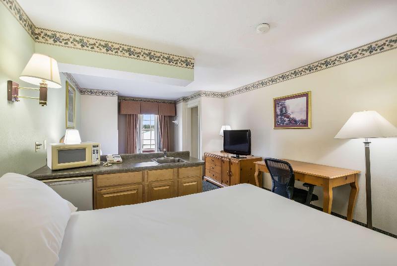 Americas Best Value Inn & Suites- Three Rivers image