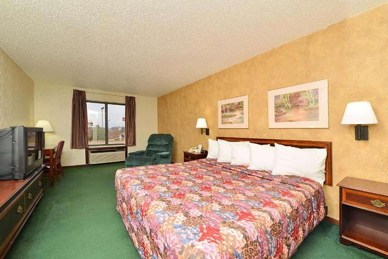 Days Inn by Wyndham Ozark Springfield image 2