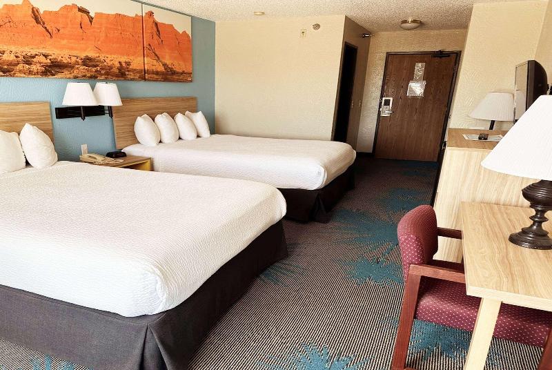 Days Inn by Wyndham Ozark Springfield image 3