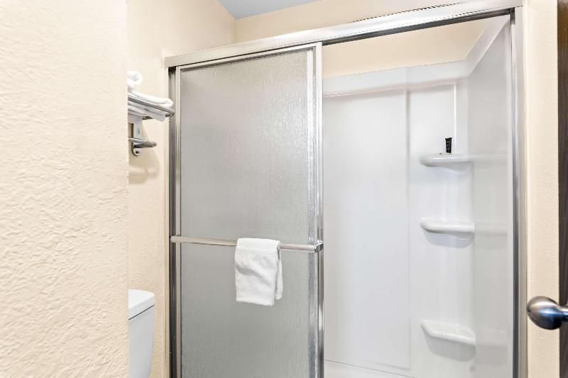 Americas Best Value Inn McMinnville image 10