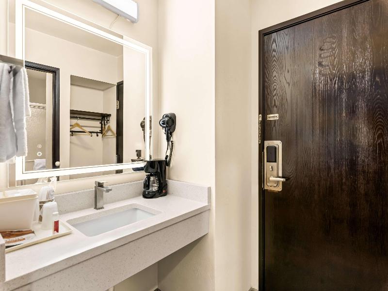 Americas Best Value Inn McMinnville image