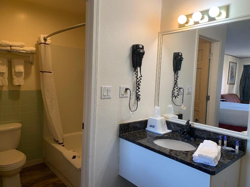Americas Best Value Inn Wall image