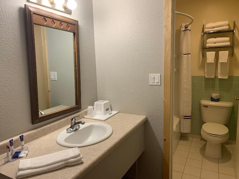 Americas Best Value Inn Wall image