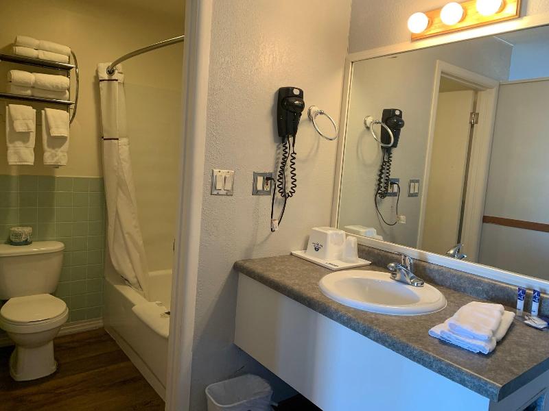 Americas Best Value Inn Wall image