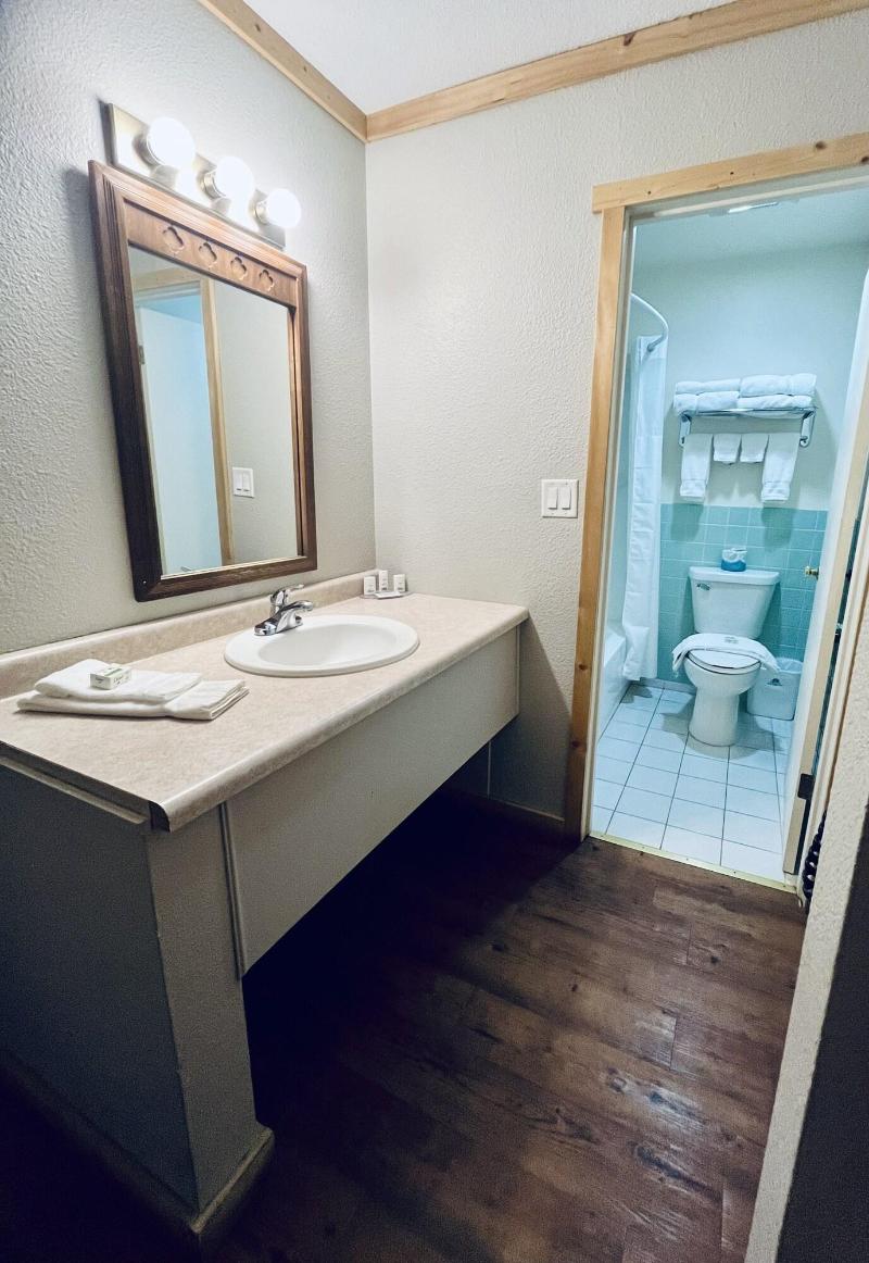 Americas Best Value Inn Wall image