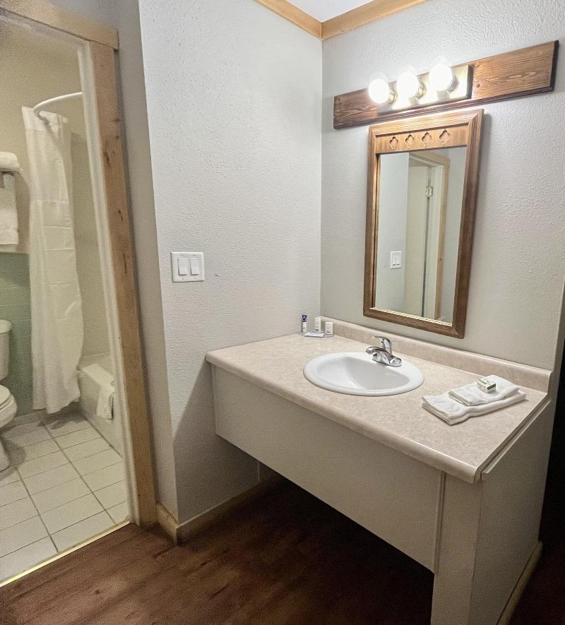 Americas Best Value Inn Wall image