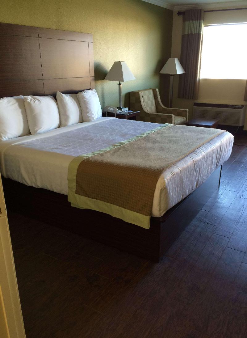 Americas Best Value Inn Suites Winona image