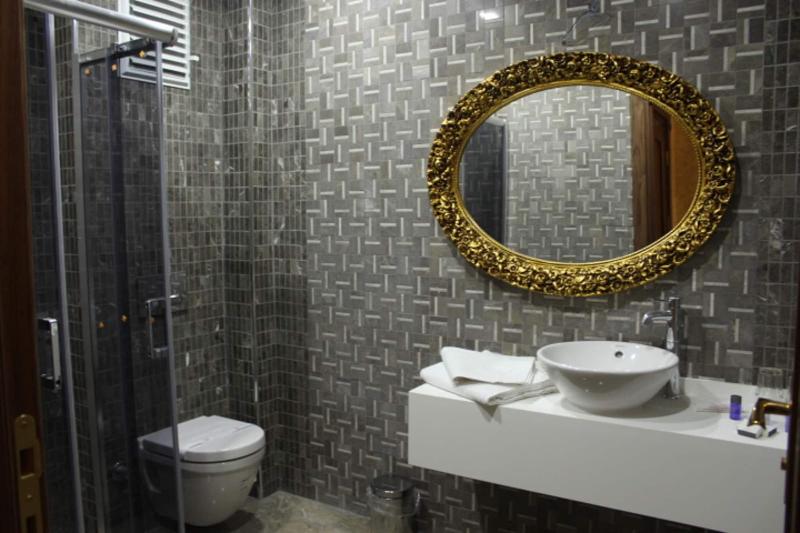 Vendome Hotel image