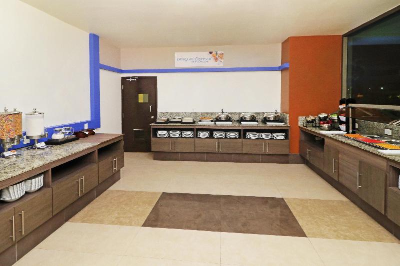 Holiday Inn Express Tuxpan image