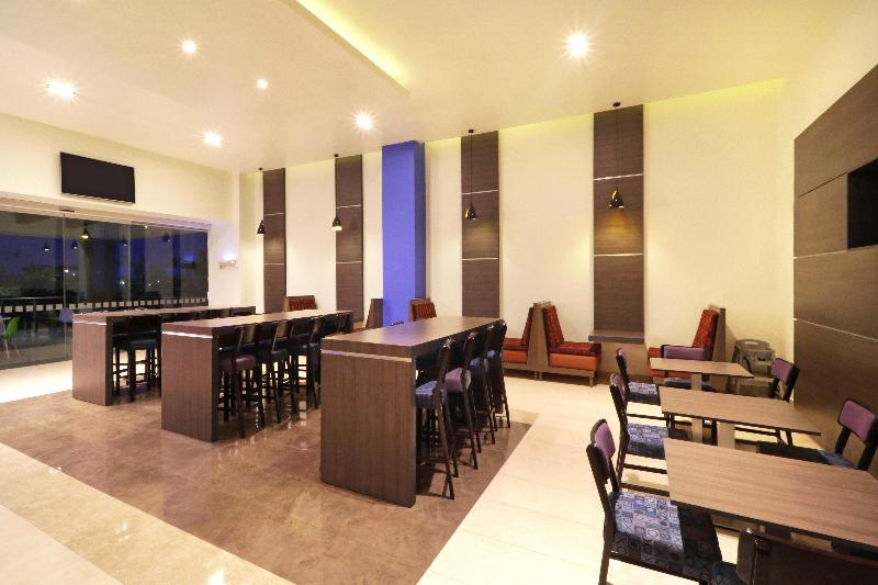 Holiday Inn Express Tuxpan image