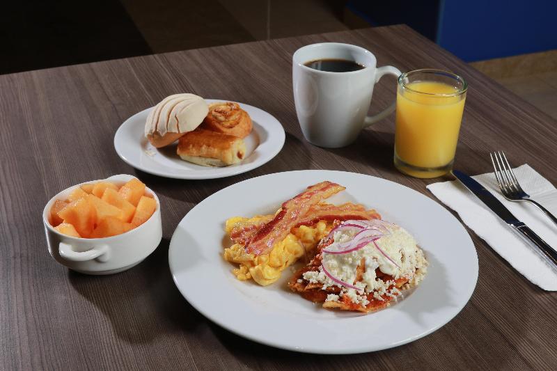 Holiday Inn Express Tuxpan image