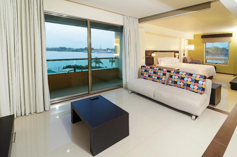 Holiday Inn Express Tuxpan image