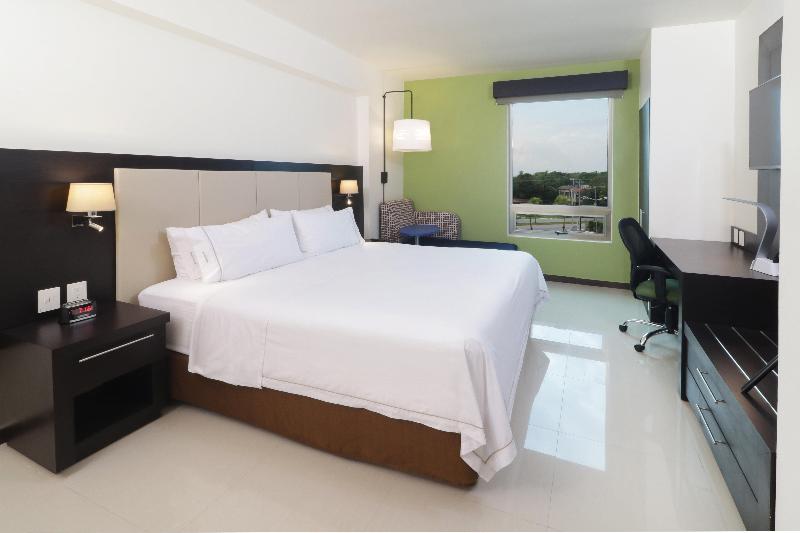 Holiday Inn Express Tuxpan image