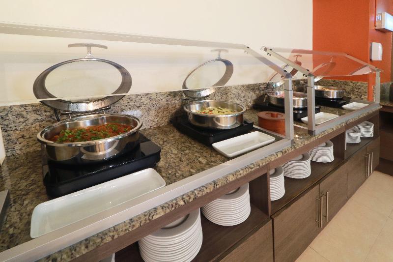 Holiday Inn Express Tuxpan image