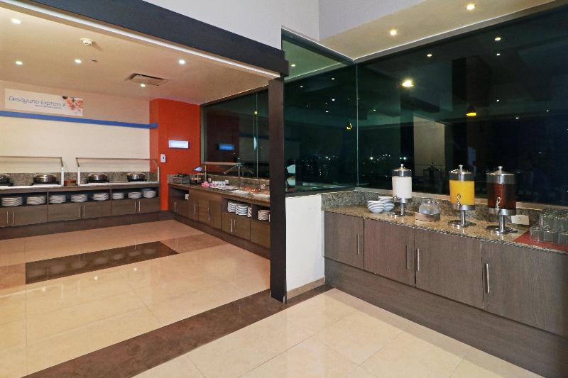 Holiday Inn Express Tuxpan image