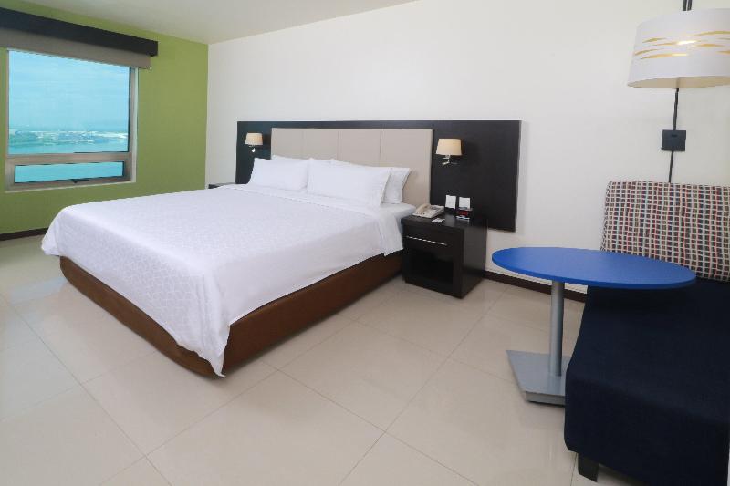 Holiday Inn Express Tuxpan image