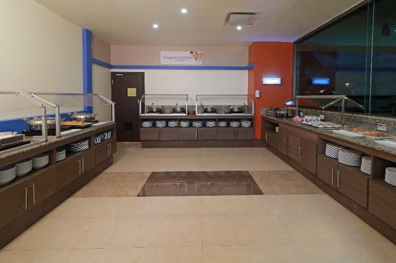 Holiday Inn Express Tuxpan image