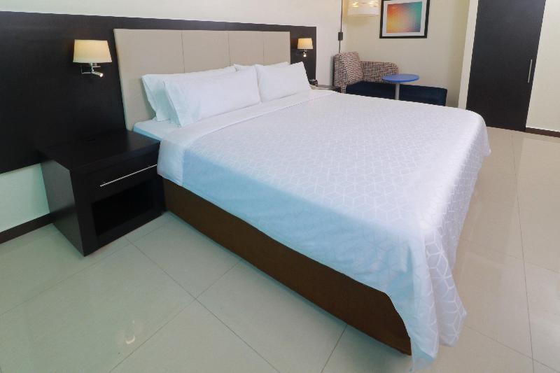 Holiday Inn Express Tuxpan image