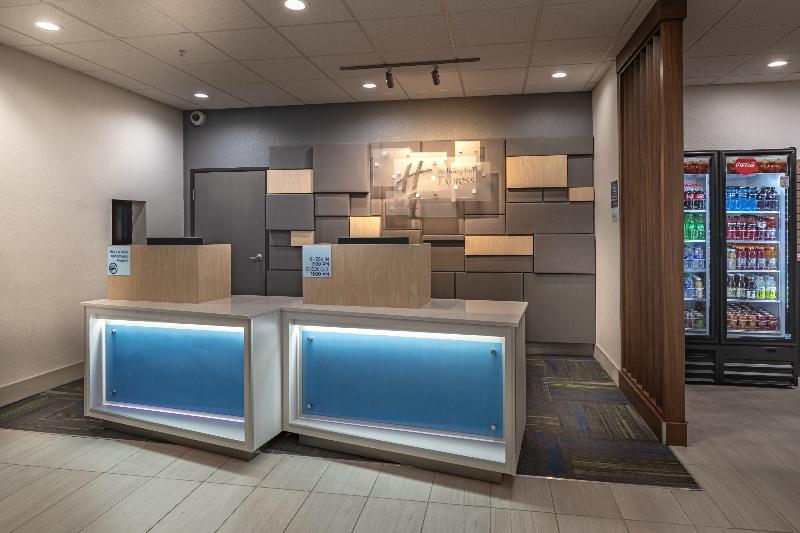 Holiday Inn Express & Suites N Waco Area - West image
