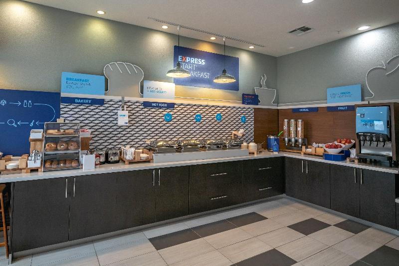Holiday Inn Express & Suites N Waco Area - West image 10