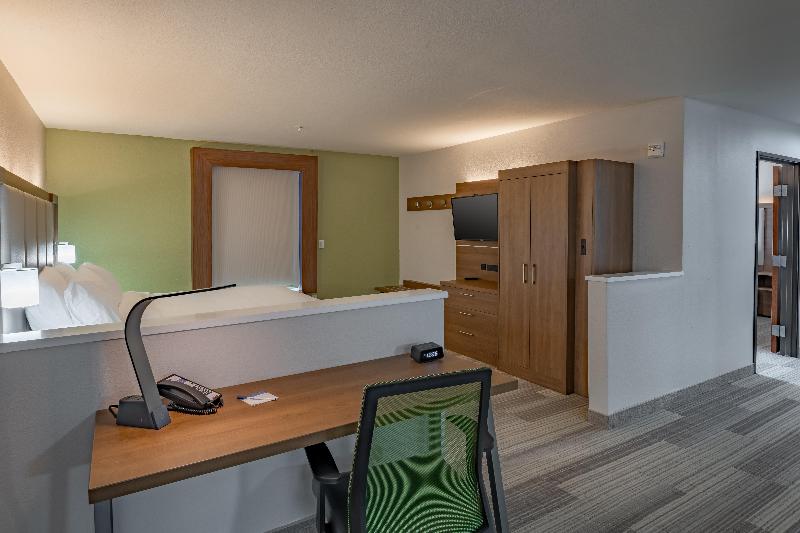 Holiday Inn Express & Suites N Waco Area - West image