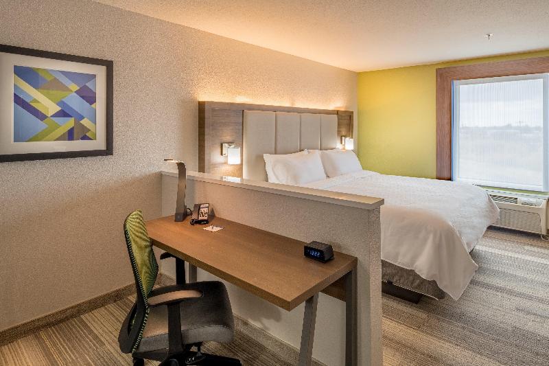 Holiday Inn Express & Suites N Waco Area - West image