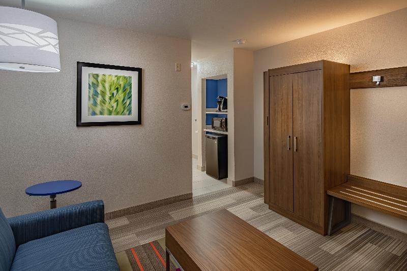 Holiday Inn Express & Suites N Waco Area - West image